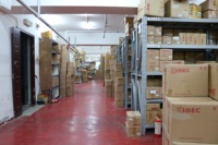 IdeC Saklar Tombol Tekan Izumi Asli Baru YW1B-M1E10WRGYS Tipe Kepala Datar Cina Garansi 1 Tahun Tersedia di Stok
