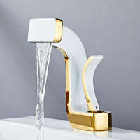 Grifo de lavabo de latón de lujo con cascada, monomando moderno para montaje en cubierta, mezclador de lavabo de baño, grifo para lavabo tipo artístico.