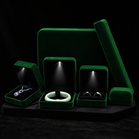 Boîte à bague LED personnalisée avec lumière, velours, laque dorée, logo estampé, emballage de bijoux de luxe, vente en gros