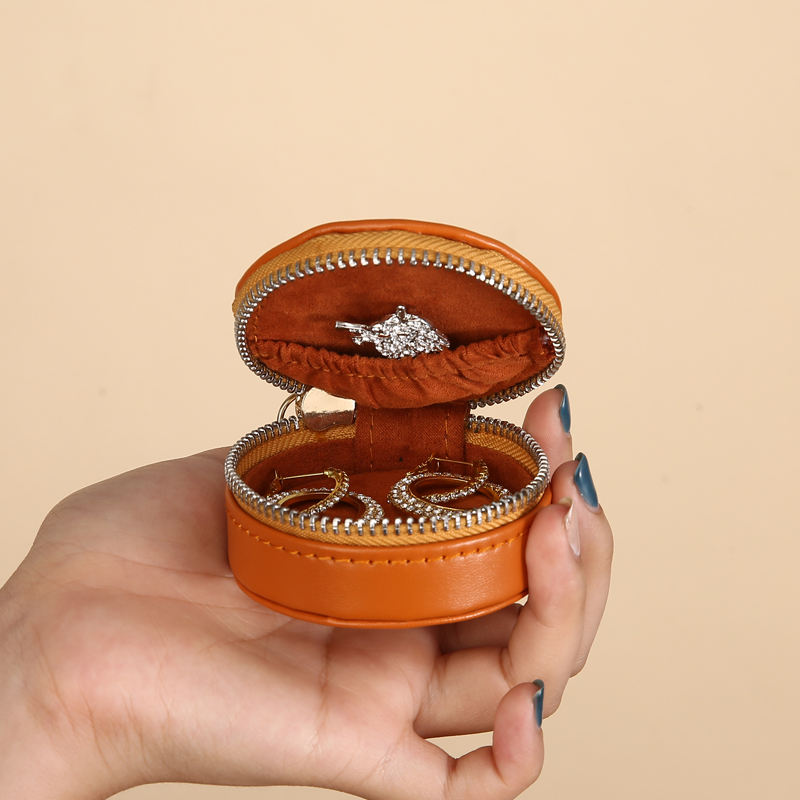 สีน้ำตาล