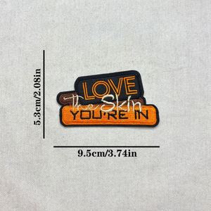Parche Termoadhesivo Bordado con la Frase 'Love the Skin You Are' en Inglés para Ropa, Zapatos, Bolsos, Pantalones, Reparación de Agujeros y Decoración - Product Image 6