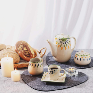 แผ่นรองโต๊ะสีเทาอ่อน ผลิตจากวัสดุรักษ์โลก กันลื่น ทนความร้อน ลายพืช ซักล้างได้ เหมาะสำหรับใช้งานกลางแจ้ง - Product Image 3