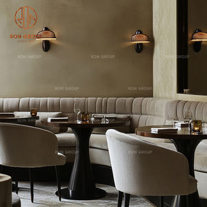 Set di Arredamento per Caffetteria e Ristorante: <span class=keywords><strong>Divano</strong></span> Curvo in Velluto Beige, Tavoli da Pranzo Rotondi in Legno e Sedie con Seduta in Tessuto per Bar - Product Image 6