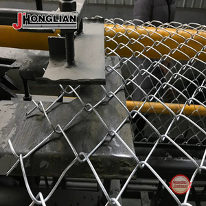 Prix bas Pvc enduit 6 pi X 200 pi 11Gauge métal galvanisé coût de clôture de maillon de chaîne avec <span class=keywords><strong>fil</strong></span> de fer <span class=keywords><strong>barbelé</strong></span> sur le dessus - Product Image 3