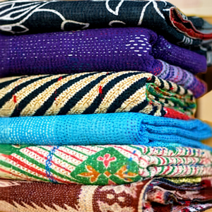 Edredones de Sari indios de diseñador de lujo hechos a mano de alta calidad, el mejor precio al por mayor, rellenos de algodón para uso doméstico y hotelero - Product Image 1