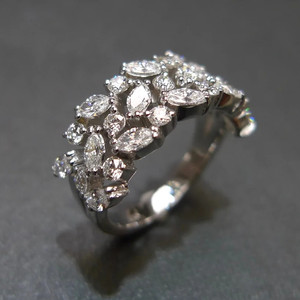 Anello di fidanzamento geometrico scintillante per donna, elegante gioiello da dito per feste - Product Image 1