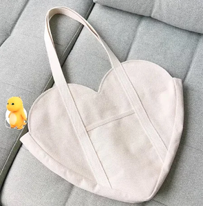 Sac fourre-tout en toile épaisse en forme de cœur pour filles, style estival, personnalisable avec logo, idéal pour les courses - Product Image 3