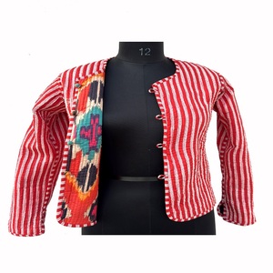 Veste courte d'hiver en coton polaire respirant, réversible, imprimée et matelassée, fabriquée à la main en Inde pour femmes et filles - Product Image 6