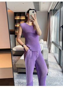 Ensemble plissé deux pièces décontracté pour <span class=keywords><strong>femme</strong></span>, chemise ample et <span class=keywords><strong>pantalon</strong></span> large, style Miyake, vente en gros d'usine de vêtements plissés - Product Image 4