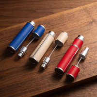 Nouveau design – Flacon atomiseur de parfum 5 ml 10 ml avec bouchon à tirette, cylindrique, en cuir PU, avec fiole intérieure en verre et pulvérisateur à pompe rechargeable