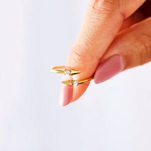 Anillo Personalizado de Doble Flecha con Circonitas para Mujer, Estilo Europeo y Americano, Talla Ajustable, Joyería para Chicas - Product Image 1