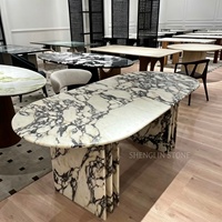 Table à manger de luxe sur mesure de style français en marbre Calacatta Viola, base à double dalle, pour projets résidentiels haut de gamme