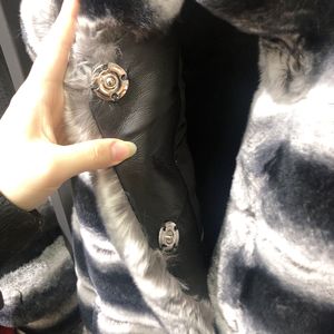 <span class=keywords><strong>Gilet</strong></span> en fourrure de <span class=keywords><strong>lapin</strong></span> à la mode en gros <span class=keywords><strong>Gilet</strong></span> en fourrure pour femmes manteau <span class=keywords><strong>sans</strong></span> manches hiver Rex teint Chinchilla <span class=keywords><strong>gilet</strong></span> en fourrure véritable - Product Image 6