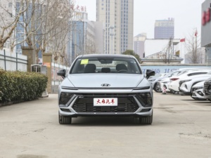 2024 para Sonata 2.0T Turbo Híbrido 4WD Sedán con Volante a la Izquierda, Asientos de Cuero, Llantas de Aleación R19, Transmisión Automática, Metálico - Product Image 3