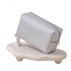 Bolsa de Maquillaje Portátil, Estuche de Almacenamiento de Cosméticos, Diseño Compacto de Viaje, Material PU Grande, Resistente al Agua para Artículos de Belleza - Product Image 3