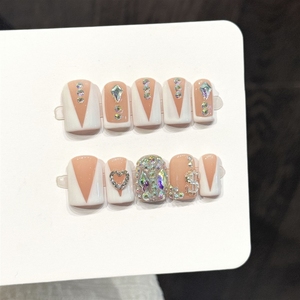 <span class=keywords><strong>Uñas</strong></span> Postizas Acrílicas <span class=keywords><strong>Cortas</strong></span> de Lujo, <span class=keywords><strong>Color</strong></span> <span class=keywords><strong>Blanco</strong></span> Nude con Punta Francesa <span class=keywords><strong>en</strong></span> V y Corazones Coloridos, Hechas a Mano, de Alta Calidad, Venta al Por Mayor - Product Image 2