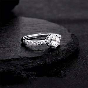 แหวนเงินแท้ทรงดอกไม้สี่แฉก แหวนมอสซาไนต์ แหวนเพชรระยิบระยับแบบเปิด - Product Image 5