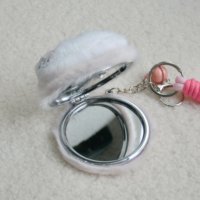 Miroir de maquillage rond Winway Jewelry avec chaîne, porte-clés compact pour sac à main, cadeau de voyage, miroir en peluche