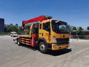 Camion de dépannage avec grue Howo 18T GVW, remorque de dépannage avec grue 360° ° Grue rotative pour les zones minières et autoroutes - Product Image 2