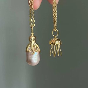 Collana con Ciondolo a Forma di Polpo e Medusa della Collezione <span class=keywords><strong>Mondo</strong></span> Sottomarino. Collana con Perle Naturali in Stile Barocco - Product Image 6