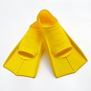 Tamaño adecuado para principiantes, niños, niñas, niños, aletas de Entrenamiento de natación, cómoda aleta de natación de silicona - Product Image 1