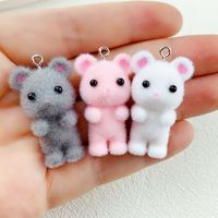 Pendentif chat 3D mignon en résine floquée, de haute qualité à bas prix, en stock, pour la création de boucles d'oreilles DIY et accessoires de voiture