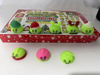 Cadeau surprise pour enfant : Calendrier de l'Avent de Noël 24 jours, boîte mystère surprise avec jouets souples et moelleux en forme de boulettes vertes