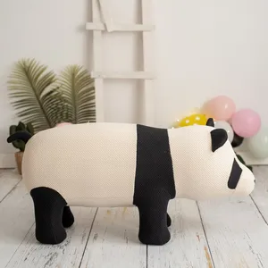 Desain Eksklusif Bingkai Kayu Solid Lucu Lembut Isian Hewan Panda Naik Di Bangku Kaki Anak-anak Mainan Ottoman