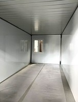 Maison conteneur à deux étages peu encombrante, préfabriquée en acier, modulaire, empilable, en kit, avec escalier extérieur pour complexe hôtelier ou bureau