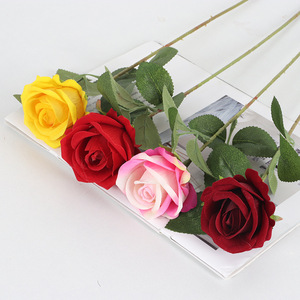 Jessie Roses artificielles en velours rouge 7 pièces Décorations murales de mariage Décoration pour le festival Qixi - Product Image 3
