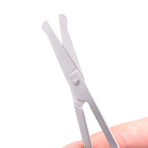 Tijeras de Maquillaje Pequeñas de Acero Inoxidable con Punta Redonda para Recortar Cejas, Marca Lu Ban - Product Image 3