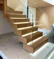 Rampe en verre ultra-minimaliste, escalier flottant, marches en chêne massif, design à fixation dissimulée pour un intérieur de luxe léger
