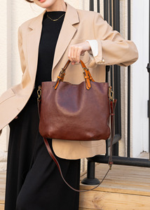 Sac à main minimaliste vintage en cuir véritable, imperméable, grande capacité, convertible multi-positions, avec une seule bandoulière et doublure en polyester - Product Image 4