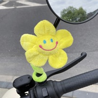 Ornement suspendu pour rétroviseur de moto, adorable poupée balançoire pour trottinette électrique et vélo électrique, décoration créative à suspendre, cadeau