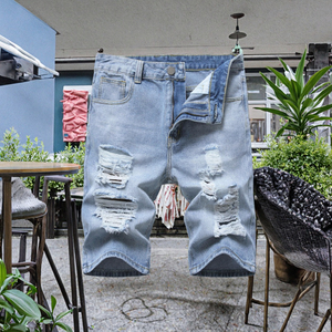 Shorts en jean déchirés pour hommes, respirants, mi-longs, tricotés, style streetwear, bleu clair, grandes tailles, décontractés pour l'été – Vente en gros - Product Image 3