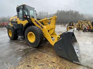 Le Japon Original bon état Komatsu WA320-8 chargeuse sur pneus moteur fort pour les ventes - Product Image 6