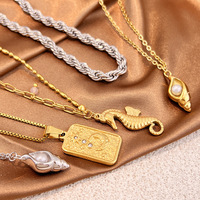 Collier en acier inoxydable plaqué or 18 carats avec pendentif hippocampe, escargot de mer, étoile et lune, chaîne tendance pour femme, cadeau