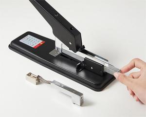 Venta caliente <span class=keywords><strong>de</strong></span> alta calidad <span class=keywords><strong>de</strong></span> negocios <span class=keywords><strong>de</strong></span> <span class=keywords><strong>escritorio</strong></span> grande <span class=keywords><strong>de</strong></span> alta resistencia <span class=keywords><strong>de</strong></span> ahorro <span class=keywords><strong>de</strong></span> trabajo 80 páginas grapadora engrosada grapadora Jumbo y grapadora grande - Product Image 4