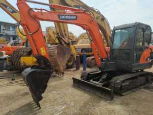 Corea Mini Doosan usado DX60 excavadora de orugas 6 toneladas capacidad Yanmar motor 2022 venta funcionamiento caja de cambios Motor bomba cojinete engranaje - Product Image 5