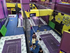 Aire de jeux intérieure personnalisée pour enfants, équipement de jeux doux, trampoline, mur d'escalade, métal, bois, capacité maximale >500 Ledi-94 - Product Image 2