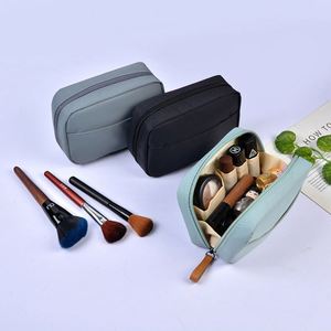 กระเป๋าเครื่องสำอางซิปไนลอนสีพื้นแบบกำหนดเอง |   กระเป๋าเดินทางเรียบง่ายระดับไฮเอนด์ |   เครื่องสำอางแบบพกพาขนาดใหญ่ - Product Image 3