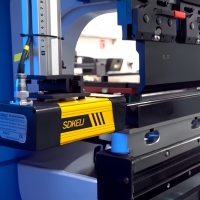 Cintreuse CNC hydraulique entièrement automatique HN Laser pour tôles lourdes, capacité 13000 kg, grande hauteur d'ouverture 495 mm, pour acier et moteur de pompe