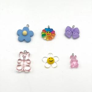 Kit de fabrication de bijoux en acrylique pour enfants avec perles et clips colorés, été 2022, origine Jinhua - Product Image 4