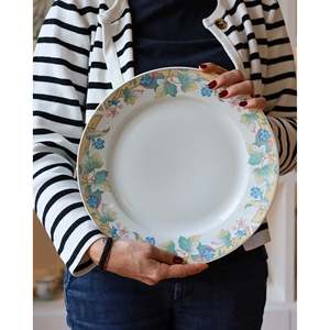 Servizio di Piatti Completo Richard Ginori Empire da 12 Pezzi con Decorazione Floreale Pastello e Vassoi di Servizio - Product Image 3