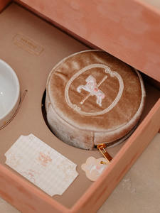 Boîte cadeau personnalisée pour bébé en velours et daim Tiroir Sac à monnaie Boîtes <span class=keywords><strong>de</strong></span> coffre pour cadeaux Bijouterie pour enfant Boîte <span class=keywords><strong>souvenir</strong></span> pleine lune - Product Image 5