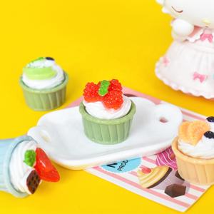 Cabujones de resina 3D de simulación de cupcakes al por mayor para manualidades, decoración de teléfonos, dioramas de cocina en miniatura y dijes de comida - Product Image 2