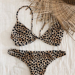 Bikini OEM con tiras en los hombros y cordones, logotipo personalizado, traje de baño vintage para mujer, cordones de ganchillo retorcidos, traje de baño de diseñador, conjunto de 2 piezas - Product Image 3