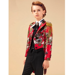 Mode garçons vêtements <span class=keywords><strong>Blazer</strong></span> gilet pantalon ensemble Jacquard <span class=keywords><strong>noir</strong></span> rouge garçon costume ensembles Performance queue costume - Product Image 3