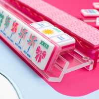 Wind Sparrow Ensemble de Mahjong de Luxe Portable aux Couleurs Vives et Géométriques, Kit de Jeu de Table d'Intérieur Personnalisé avec Impression Graphique Moderne