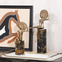 Figurine artistique contemporaine en métal doré avec base en marbre noir, décoration moderne pour la maison et l'hôtel, couleur et taille personnalisées, haute qualité